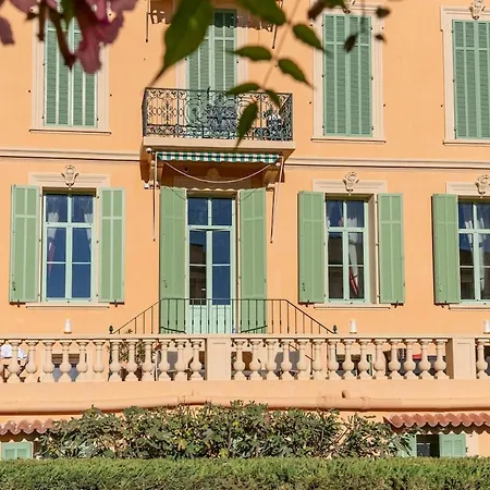 Private Garden 3-bed In Apartment