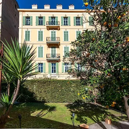 Private Garden 3-bed In * Cannes