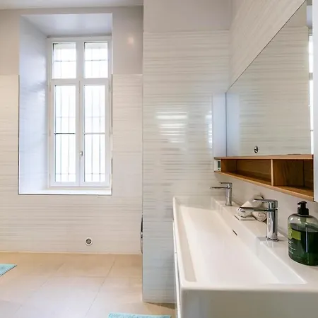 Private Garden 3-bed In Apartment *