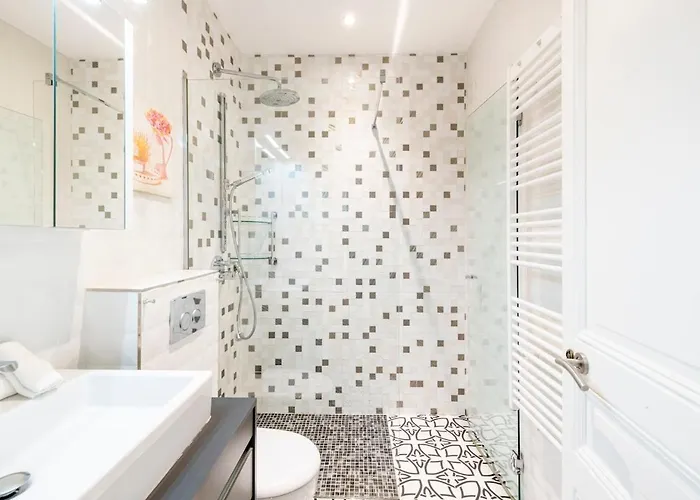 Private Garden 3-bed In Daire Cannes