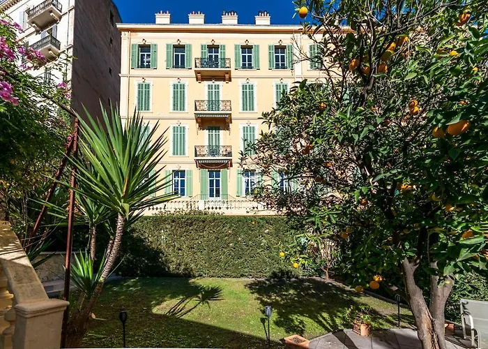 Private Garden 3-bed In * Cannes