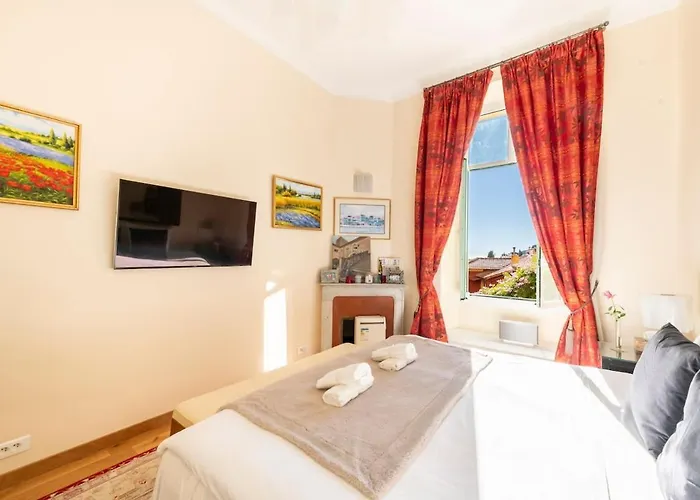 Private Garden 3-bed In Daire Cannes