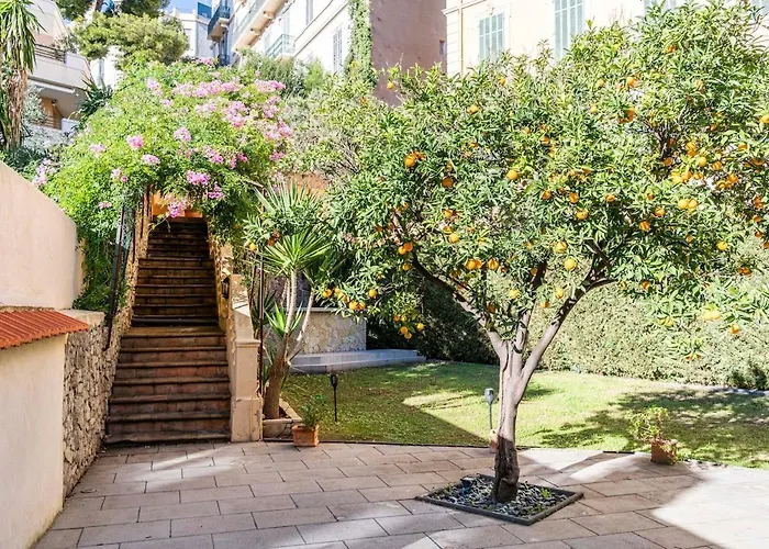 Private Garden 3-bed In Cannes