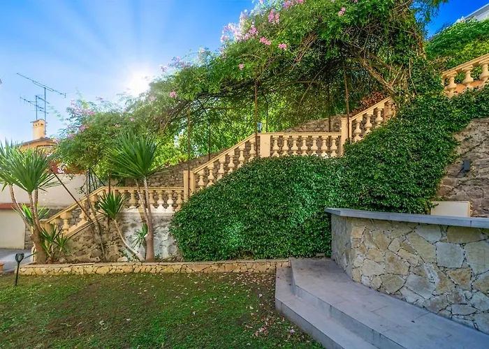 Private Garden 3-bed In * Cannes